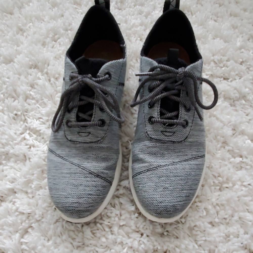 Tom's shoes Men Size 8M